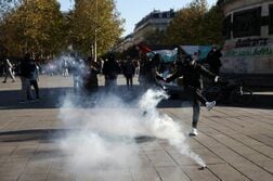 仏首相、一部地域の夜間外出禁止を要請　週末の暴動受け