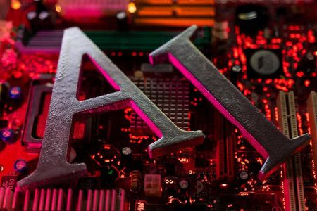 ＡＩを巡る興奮に後押しされた米国株の上昇は２０年前のドットコムバブルと比較され、楽観論によって価格が再び膨らんでいるのではないかという疑問が強まっている。写真は２０２３年６月撮影（２０２４年　ロイター／Dado Ruvic）