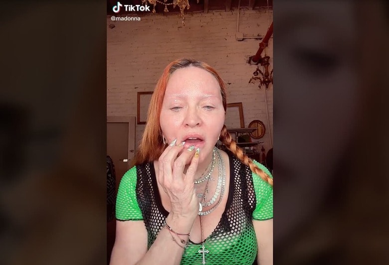 突如TikTokに投稿された完全なすっぴん姿に、ボトックス注入を指摘するファンも　@madonna /TikTok