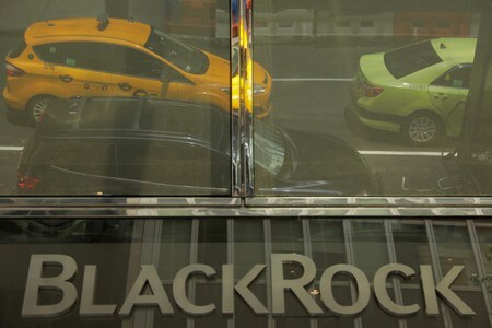 米資産運用大手のブラックロックが１５日発表した第３・四半期決算は、利益がアナリスト予想を上回った。ニューヨークで昨年７月撮影（２０１９年　ロイター/Lucas Jackson）