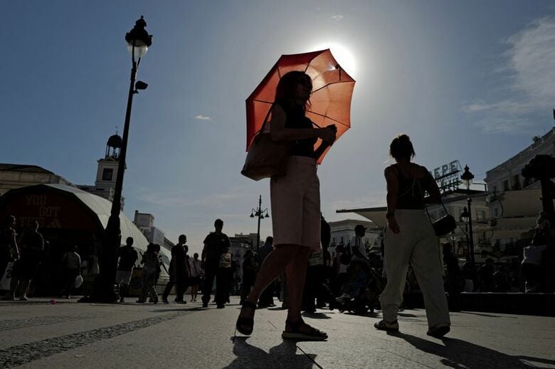 写真は猛暑に見舞われたマドリード。5月27日、スペインのマドリードで撮影。REUTERS/Kacper Pempel