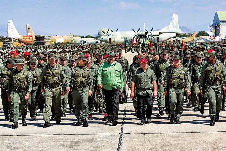 1月29日にマドゥロは軍事演習に出席　CARLOS BARRIA-REUTERS