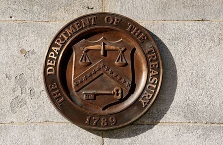 　２月１４日、    米政府はイラン中央銀行の傘下機関とアラブ首長国連邦（ＵＡＥ）に拠点を置く２団体、トルコに拠点を置く１団体およびその関係者３人に対して制裁措置を科したと発表した。写真は米財務省のロゴ。ワシントンで２０２３年１月撮影（２０２４年　ロイター/Kevin Lamarque）