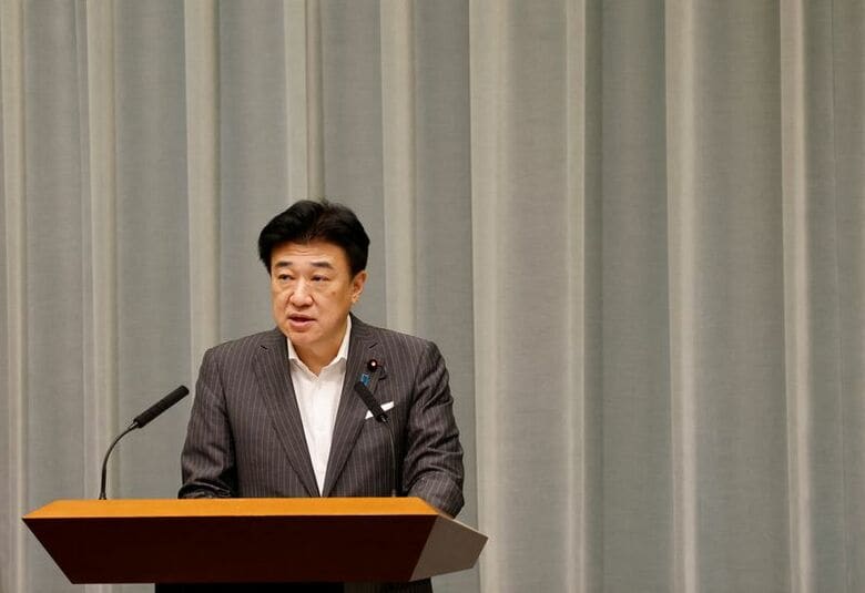 7月14日、都内で記者会見する木原官房長官。REUTERS/Kim Kyung-Hoon