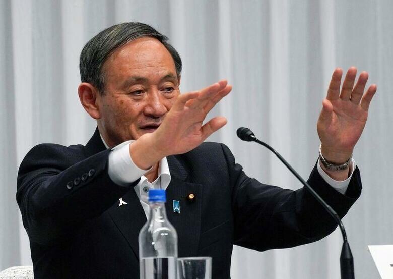 ロイター企業調査によると、辞任を表明した安倍晋三首相の後任に望ましい人物として、菅義偉官房長官を推す声が過半数を超えた。写真は９日、都内の自民党本部で討論会に臨む菅氏。代表撮影（２０２０年　ロイター）
