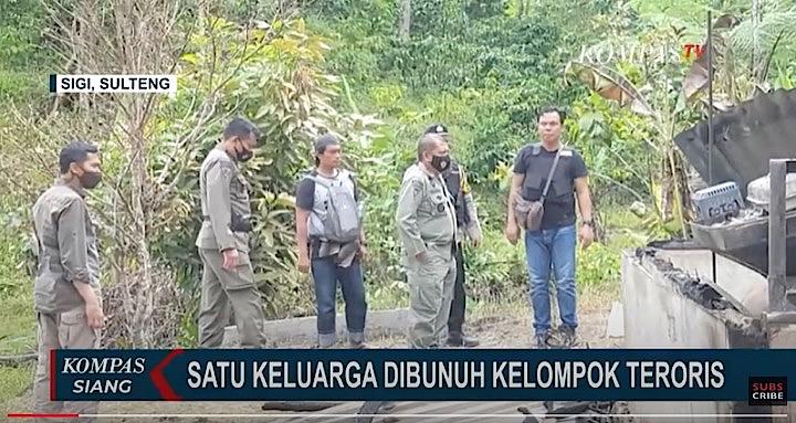 テロ組織に放火され燃え落ちた民家　KOMPASTV / YouTube