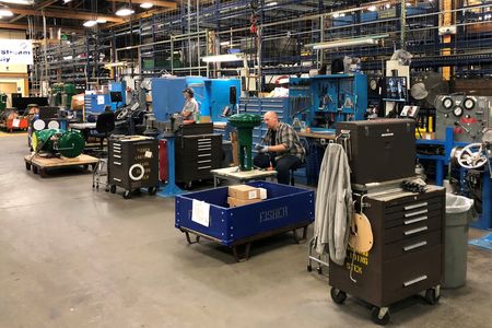 第２・四半期の米非農業部門の労働生産性（速報値）は年率換算で前期比４．６％下げた。２０１８年７月、アイオワ州で撮影（２０２２年　ロイター/Timothy Aeppel/File Photo）