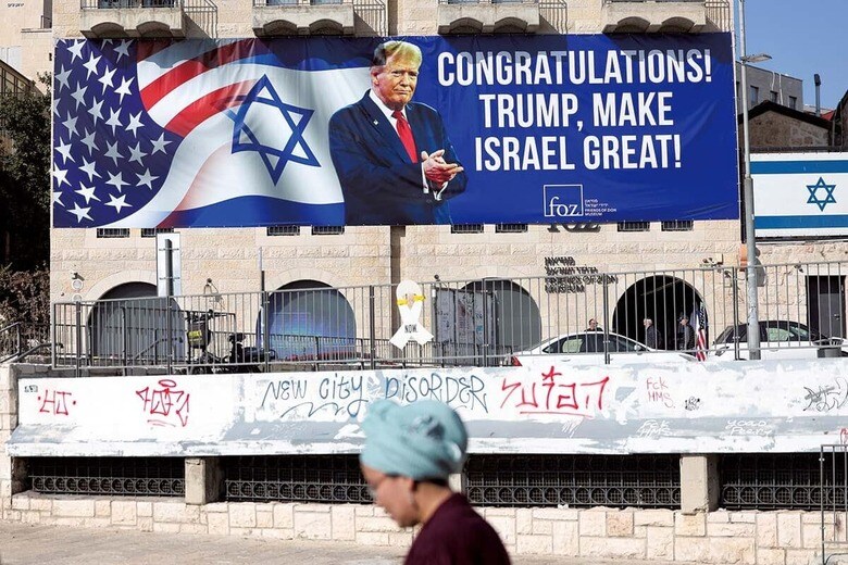 トランプ再選を祝うエルサレム市内の看板　RONEN ZVULUNｰREUTERS