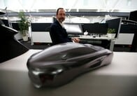 自動車の未来形は「ガラスの卵」?　エンジンレスと自動化で