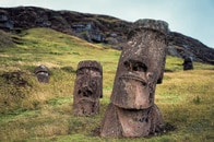 イースター島の先住民から資源を略奪、島を「生きた実験室」に...抗生物質の「不都合」な真実とは