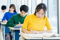 秋田県は生徒の学力が全国トップクラスなのに、1キロ四方あたり2～3人しか大学生がいない