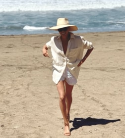 メーガン妃、92歳で死去した「友人であり恩師」との未公開写真を公開…幼いアーチーとの秘蔵写真も