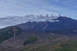 伊シチリア島の空港、3日連続運航停止　エトナ山の火山灰で