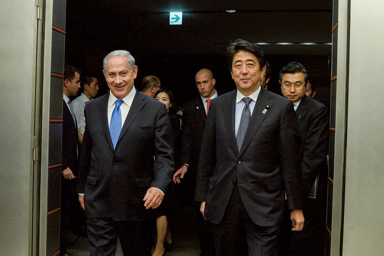 関係強化は国益にかなうのか（ネタニヤフと安倍首相、2020年）　KOBI GIDEONｰGPO HANDOUTｰLATIN AMERICA NEWS AGENCYｰREUTERS