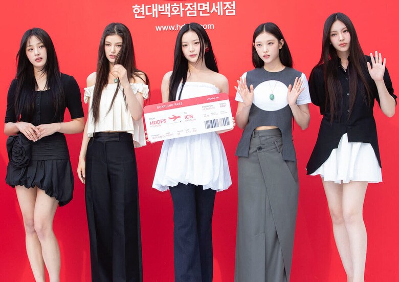 NewJeansメンバーに笑顔が戻る日はいつか？　Lee Young Ho/Sipa USA via Reuters Connect