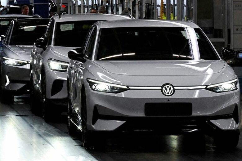 ドイツのエムデンのフォルクスワーゲンの電気自動車工場　2025年2月撮影　REUTERS/Carmen Jaspersen/File Photo