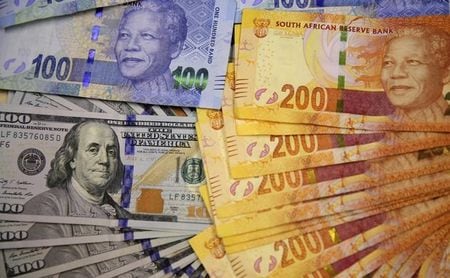 南アフリカ準備銀行（ＳＡＲＢ、中央銀行）は２０日の会合で、主要政策金利のレポ金利を８．２５％に据え置くと決定した。据え置きは２０２１年１１月以来初めて。ハニャホ中銀総裁は利上げ停止は引き締めサイクルの終了を意味しないと強調した。（２０２３年　ロイター／Siphiwe Sibeko）