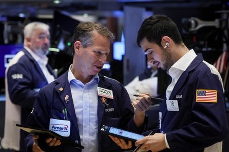米国株式市場は不安定な地合いの中、ほぼ変わらずで取引を終えた。２０２２年３月撮影（２０２４年　ロイター/Brendan McDermid）