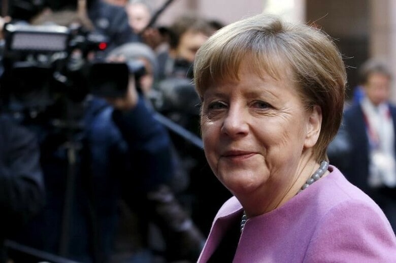 ２月２６日、最新の世論調査によると、ドイツのメルケル首相（写真）率いる与党キリスト教民主・社会同盟（ＣＤＵ・ＣＳＵ）の支持率が２％ポイント上昇し、３７％となった。ブリュッセルで１９日撮影（２０１６年　ロイター/Francois Lenoir）