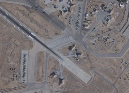 ヨルダンのアル・アズラクにある空軍基地の衛星画像。2日撮影の提供写真。2026 PLANET LABS PBC/Handout via REUTERS