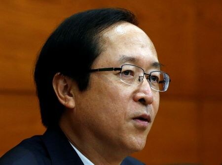 　１２月３日、日銀の鈴木人司審議委員は、２％の物価安定目標の達成まで多くの時間を要すると見込まれる中、今後の金融政策運営は金融緩和の持続力・柔軟性が改めて重要になってくると述べた。日銀本店で２０１７年撮影（２０２０年　ロイター／Issei Kato）