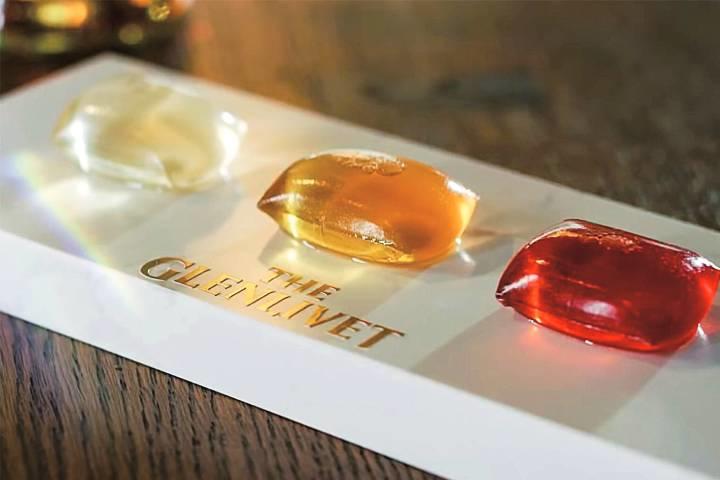 見た目はまるでカプセル入り洗剤の「グレンリベット・カプセルコレクション」 THE GLENLIVET WHISKY/YOUTUBE