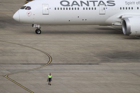 　６月１１日、オーストラリアのカンタス航空は、同社が出資し、シンガポールに拠点を置く格安航空会社（ＬＣＣ）、ジェットスター・アジア航空を事業閉鎖すると発表した。写真は、カンタス機。２０２１年１１月、オーストラリアのシドニーで撮影（２０２５年 ロイター/Loren Elliott）