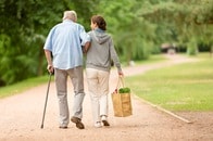 「女性は男性よりも思いやりがある」は、ホント？ウソ？　神経生物学の研究