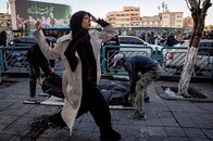 「このままよりはマシだ」――なぜイランで米軍の攻撃に支持が広がるのか