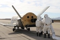 「宇宙兵器」の噂もある米空軍の無人機、軌道飛行記録を更新中