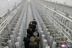 金正恩が新たに稼働した核物質生産施設を視察、核兵器の「飛躍的」な増強を指示