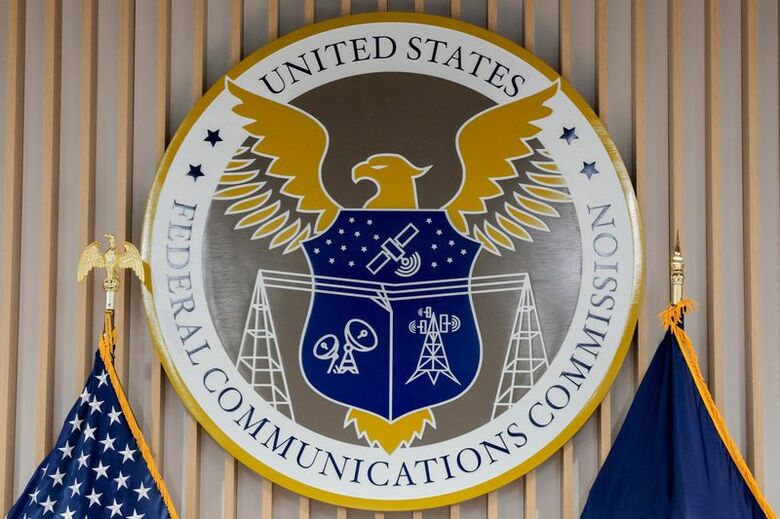 写真は米連邦通信委員会（ＦＣＣ）の紋章。2026年7月、ワシントンで撮影。REUTERS/Kylie Cooper