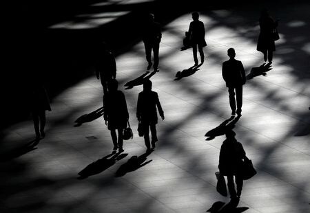 　総務省が９月３０日発表した８月の完全失業率（季節調整値）は２．５％で、前月（２．６％）から０．１ポイント低下した。都内で２０１９年１月撮影（２０２２年　ロイター/Issei Kato）