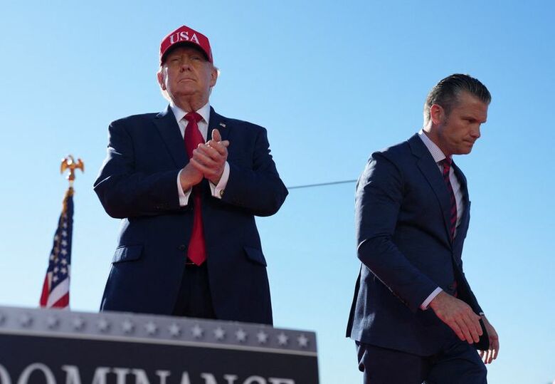 トランプ米大統領とヘグセス国防長官。メリーランド州ボルチモア郡で６日に行われたイベントで撮影。REUTERS/Eric Lee