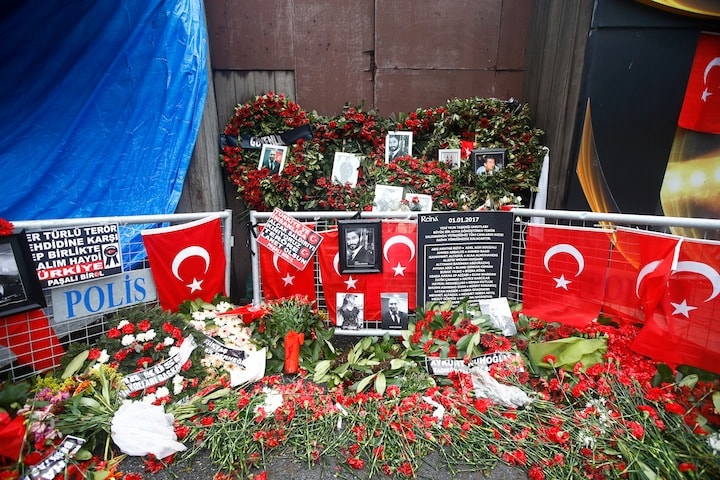 1月１日にテロがあったナイトクラブ前　Osman Orsal-REUTERS