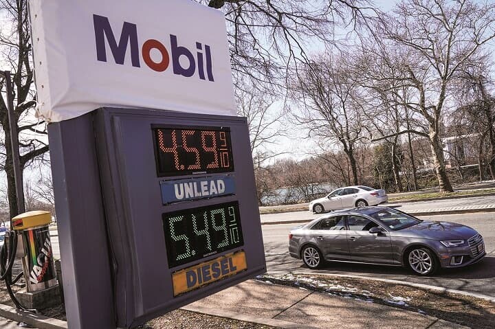 3月にはワシントンのガソリン代も1ガロン5ドル以下だったが……　JOSHUA ROBERTSーREUTERS