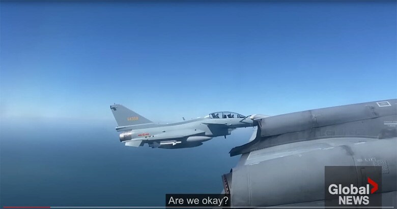 カナダ哨戒機に迫る中国機の危険飛行　Global News-YouTube