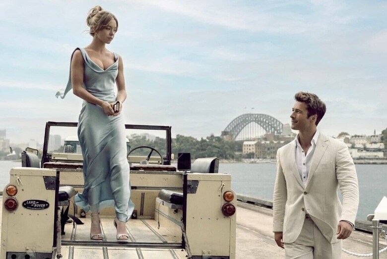 主役のシドニー・スウィーニー（左）とグレン・パウエルがシドニーを舞台にドタバタ劇