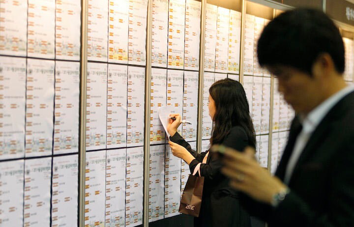 韓国の若者の失業率は統計よりはるかに高い（写真は2011年）　Lee Jae-Won-REUTERS