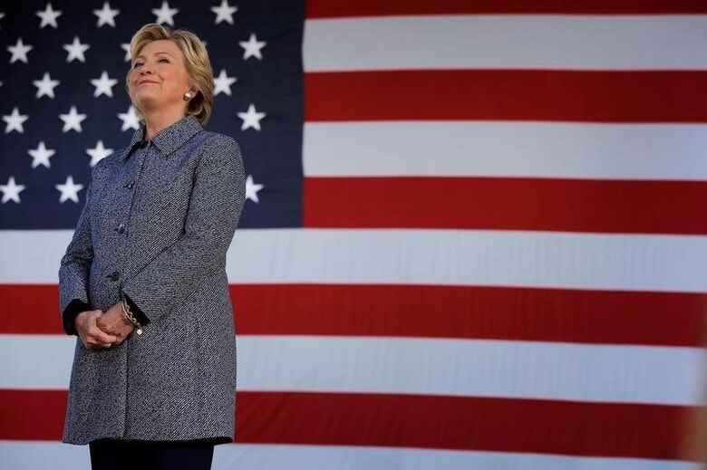 ９月３０日、最新の米世論調査によると、民主党のヒラリー・クリントン大統領候補が支持率で共和党のドナルド・トランプ候補を５％ポイント上回っている。写真はクリントン氏、遊説先のアイオワ州で２９日撮影。（２０１６年　ロイター／Brian Snyder）