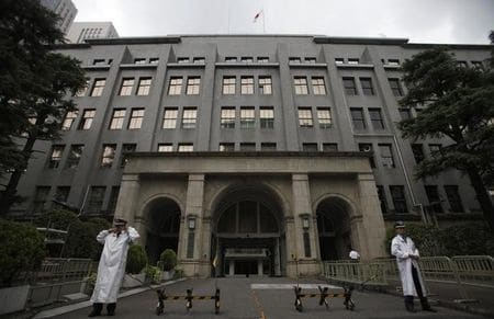 東京円債市場では２８日、新発１０年国債利回り（長期金利）が０．７５０％と、２０１３年９月以来の高水準を付けた。写真は、財務省の前景。２０１１年８月４日に都内で撮影。（２０２３年　ロイター／Yuriko Nakao）