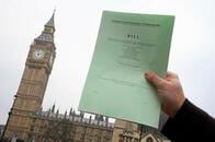 英ＥＵ離脱通告後、アイルランドが撤回できるか法的申し立てへ