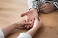 手相資格｢手相鑑定士｣取得でコミュニケーションに役立つスキルを手に入れる