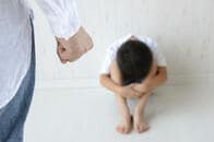 50代男性の体罰の許容率が他の年代より高い理由