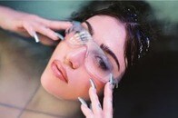 顔も服も「若かりし頃のマドンナ」そのもの...マドンナの娘ローデス・レオン、驚きのボディコン姿