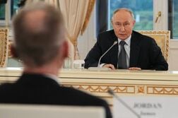 プーチン氏、戦場勝利に自信　外交解決の用意も　ウに妥協求める