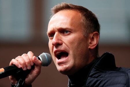 　９月７日、毒物を盛られた疑いがあるロシアの反体制派指導者ナワリヌイ氏（４４）の容態について、同氏が治療のため入院しているドイツの首都ベルリンにあるシャリテ病院は人工的な昏睡状態から覚醒したと明らかにした。写真は２０１９年９月、モスクワで開かれた集会に参加するナワリヌイ氏（２０２０年　ロイター／Shamil Zhumatov）
