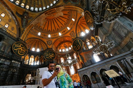 　８月２５日、トルコの文化観光省が公表したデータによると、７月の外国人旅行者数は前年同月比４６．４％増の５０８万人で、１３年ぶりの高い伸びとなった。４月の外国人旅行者は約２年ぶりに増加し転じていた。写真はイスタンブールで３日撮影（２０１７年　ロイター／Murad Sezer）