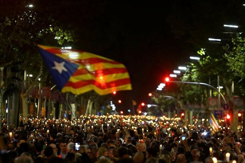 　１０月１８日、スペイン・カタルーニャ自治州の指導者は、中央政府が同州の自治停止手続きに踏み切れば、正式に独立を宣言する方針を、自身の所属する政党の会合で表明した。撮影（２０１７年　ロイター/Ivan Alvarado）