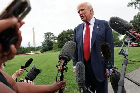 U.S. President Donald Trump speaks to reporters ahed of boarding Marine One to depart for New Jersey, at the White House in Washington, D.C., U.S., August 1, 2025. REUTERS/Jonathan Ernst